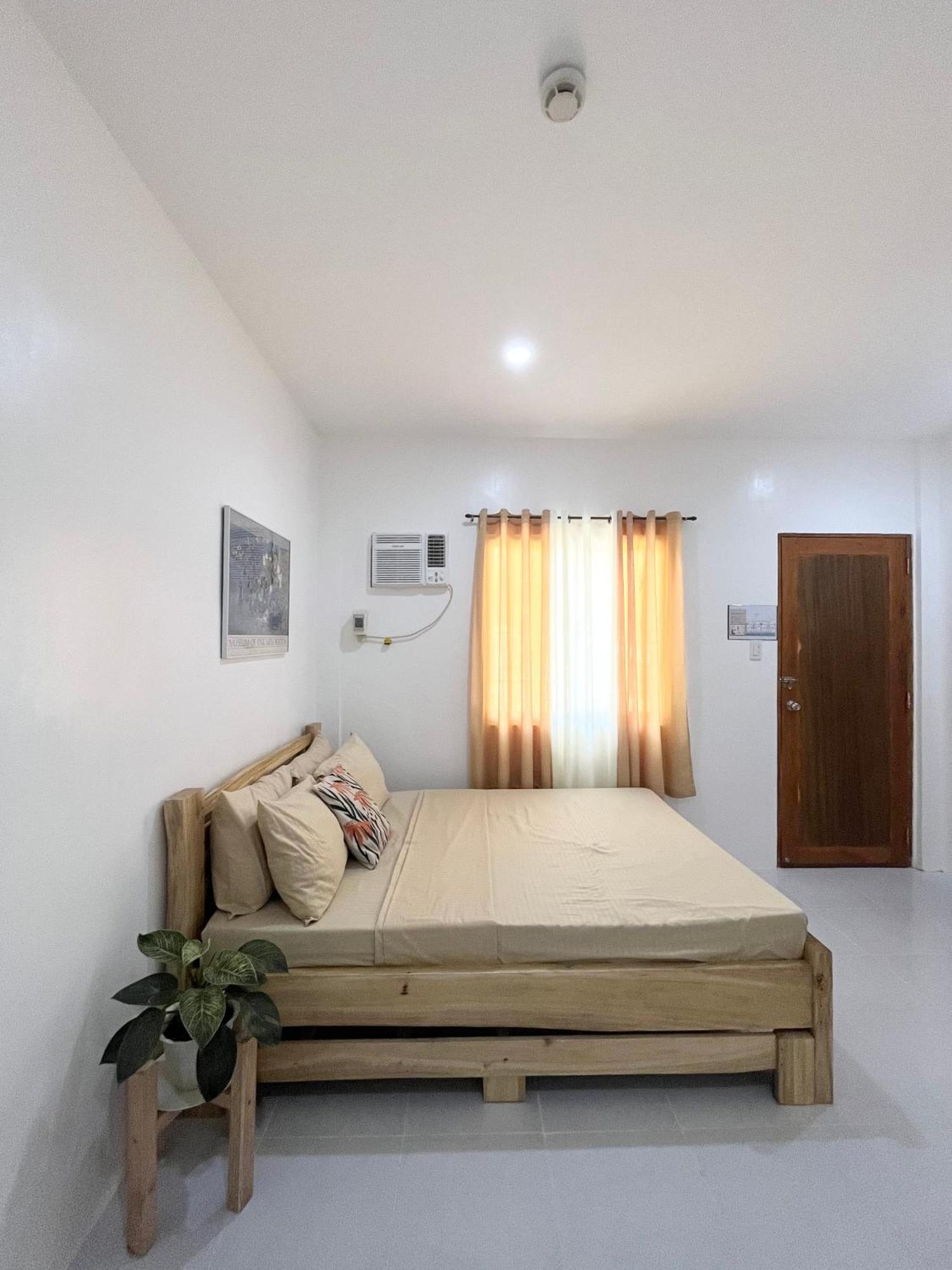 Sunnydale Apartelle -Room Accommodation Near Calatagan Beach Resorts Batangas Bagian luar foto