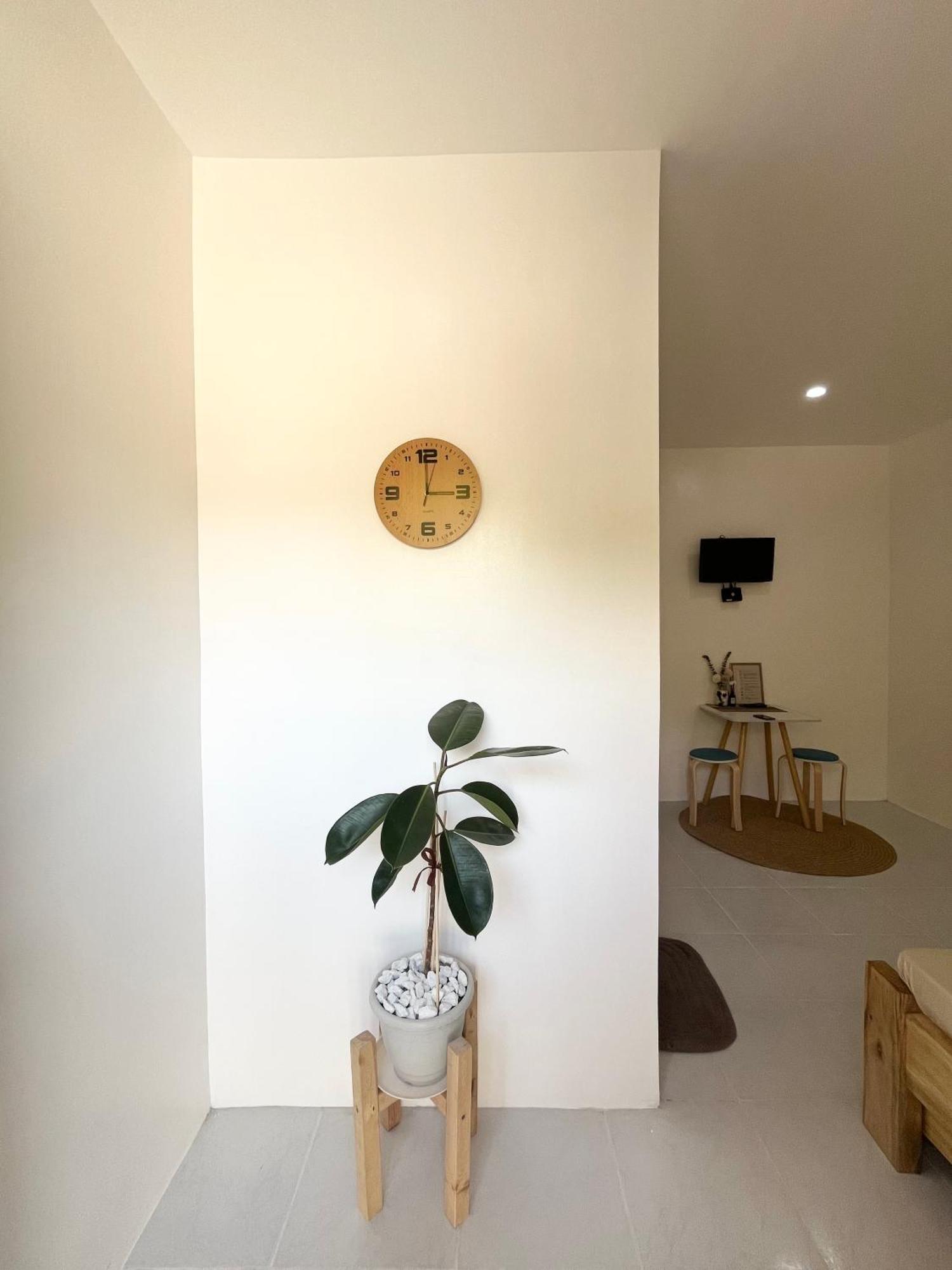 Sunnydale Apartelle -Room Accommodation Near Calatagan Beach Resorts Batangas Bagian luar foto