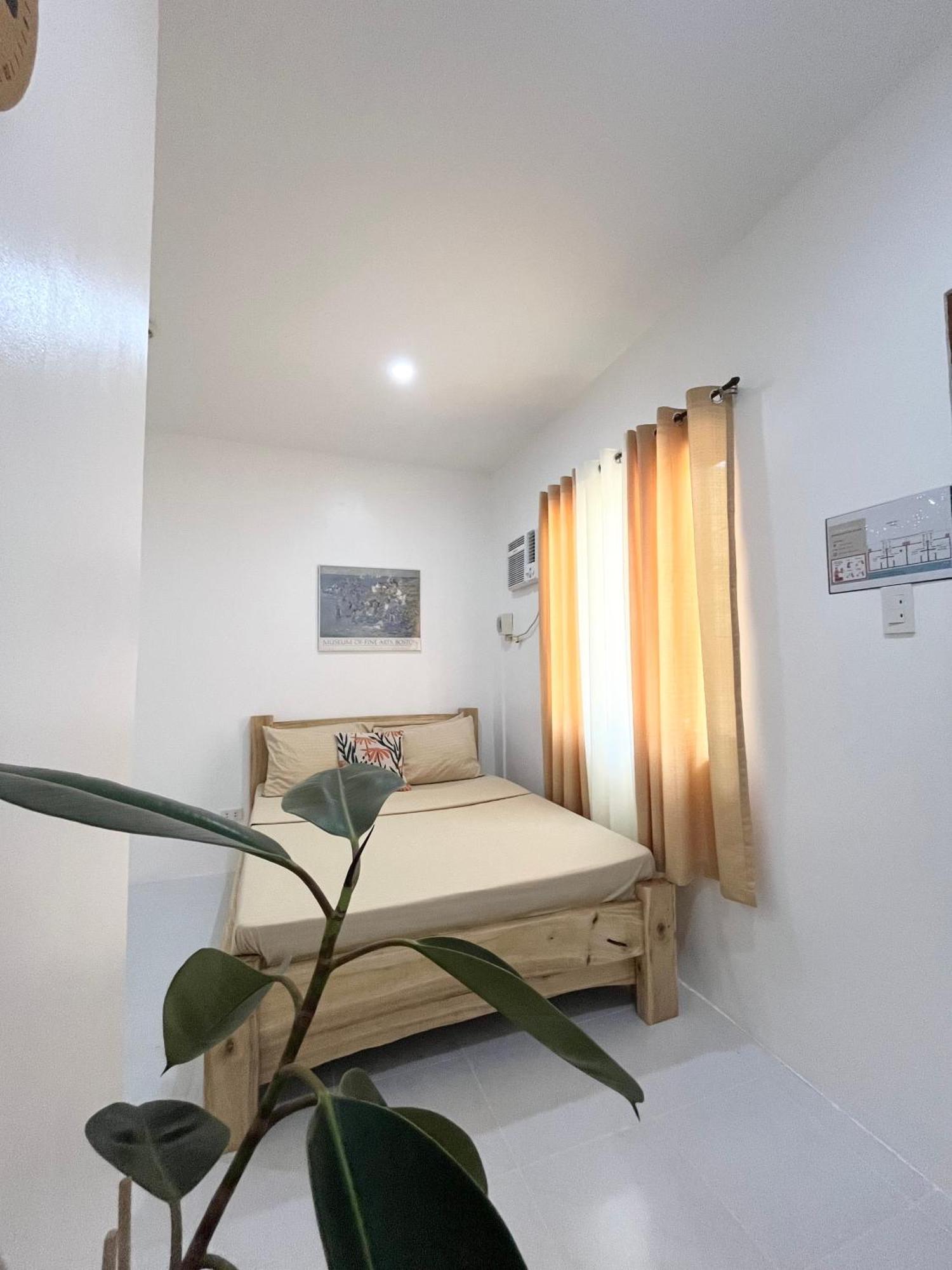 Sunnydale Apartelle -Room Accommodation Near Calatagan Beach Resorts Batangas Bagian luar foto