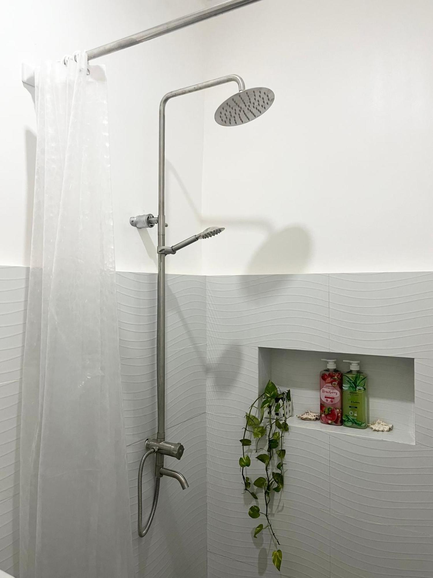 Sunnydale Apartelle -Room Accommodation Near Calatagan Beach Resorts Batangas Bagian luar foto