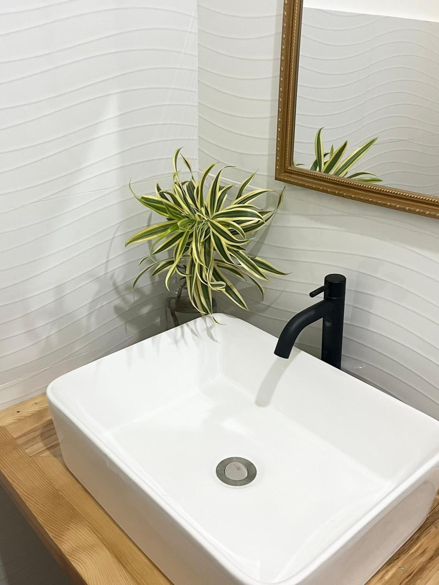 Sunnydale Apartelle -Room Accommodation Near Calatagan Beach Resorts Batangas Bagian luar foto