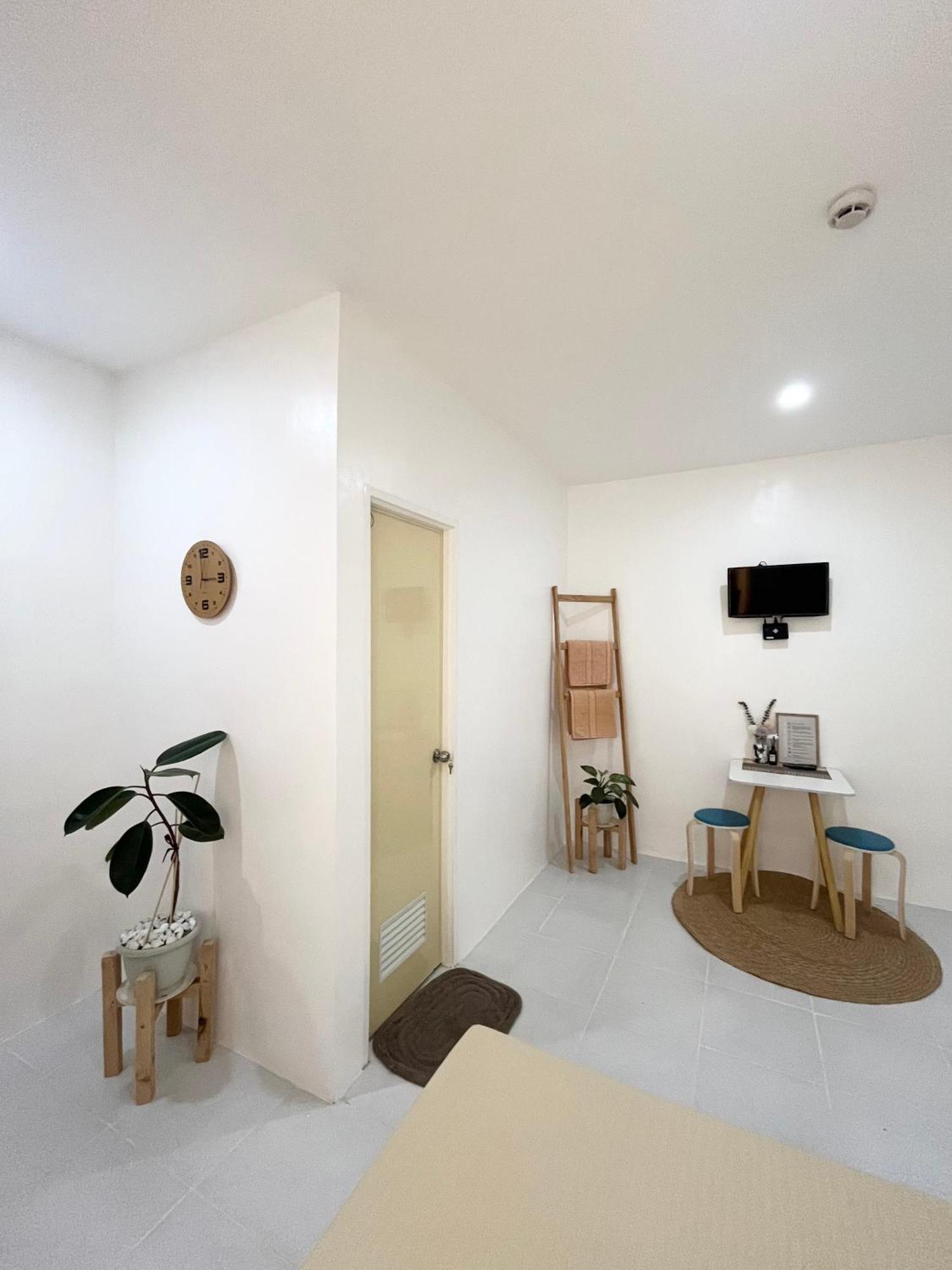 Sunnydale Apartelle -Room Accommodation Near Calatagan Beach Resorts Batangas Bagian luar foto
