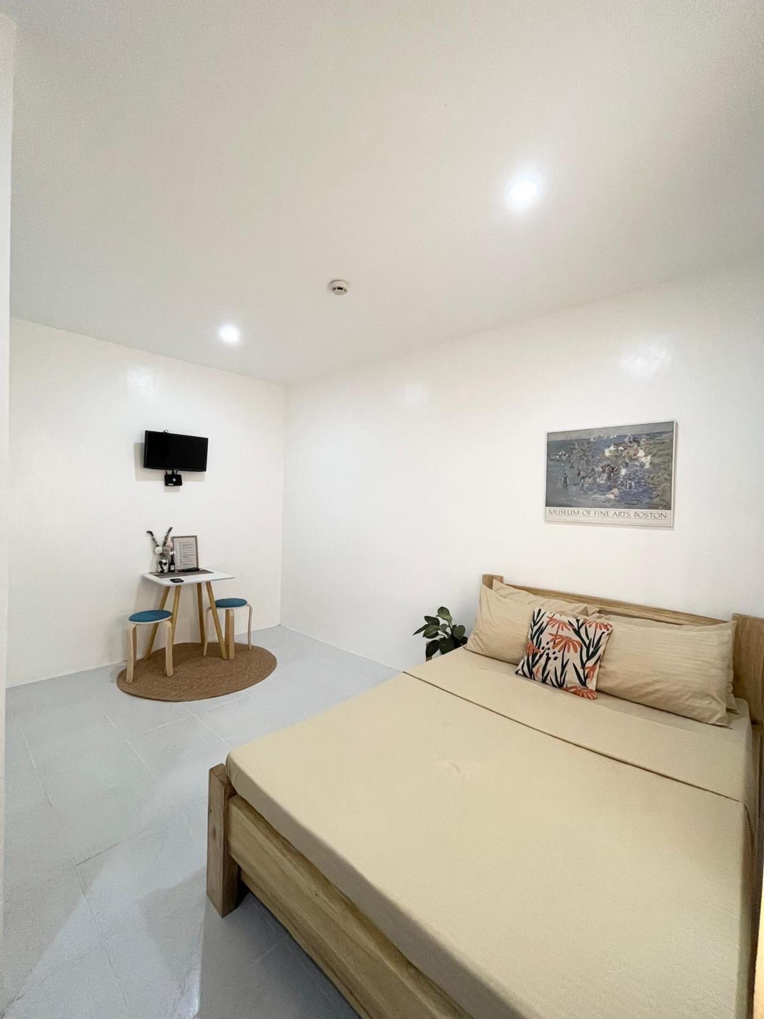 Sunnydale Apartelle -Room Accommodation Near Calatagan Beach Resorts Batangas Bagian luar foto